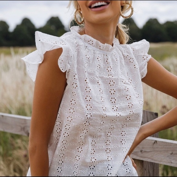 🔥💥CLEARANCE SALE⚡️🌟FELICITY Eyelet Flutter Sleeve Top🎉HP! - Picture 1 of 7
